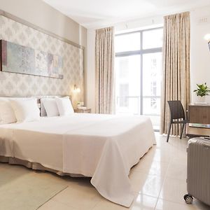 Rooms By Alexandra Hotel